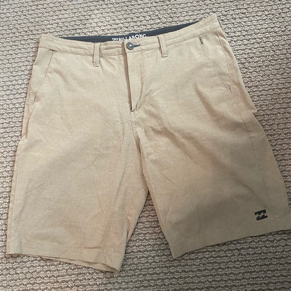 Billabong men’s dry fit beige shorts. Size 34